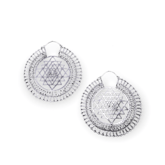 Sri yantra - Grande paire de boucles d'oreilles ethniques argentées - Bijou indien raffiné et original